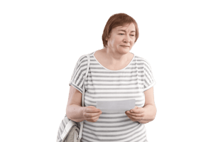 women_reading_a_white_note